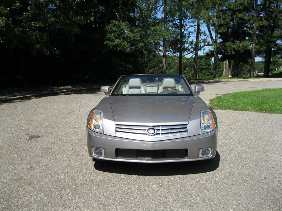 2004 Cadillac XLR - Image 3 of 31