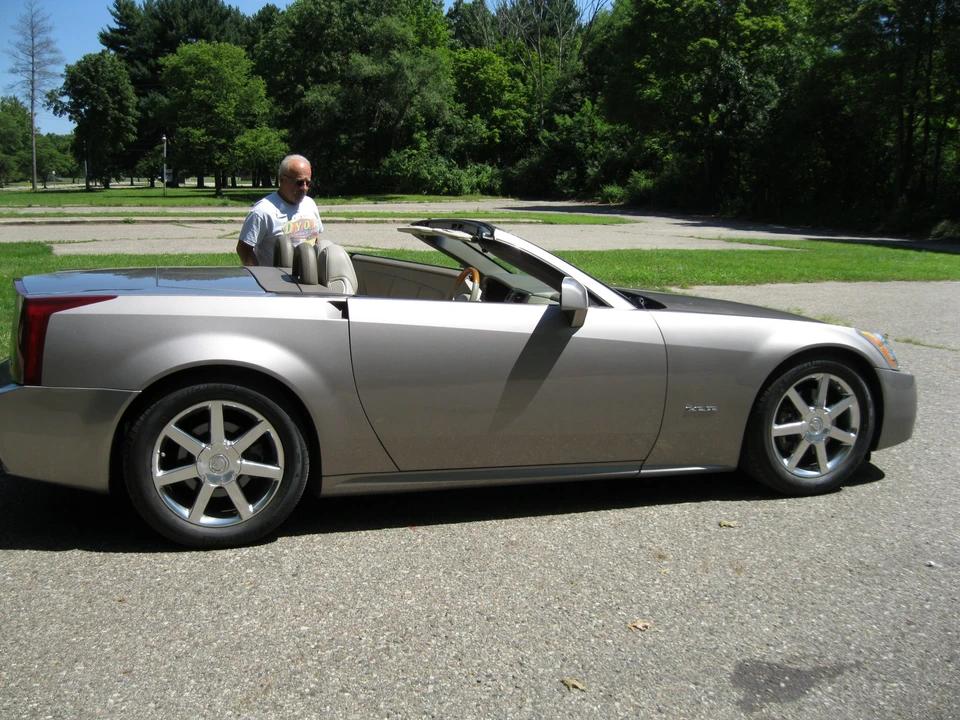2004 Cadillac XLR - Image 5 of 31