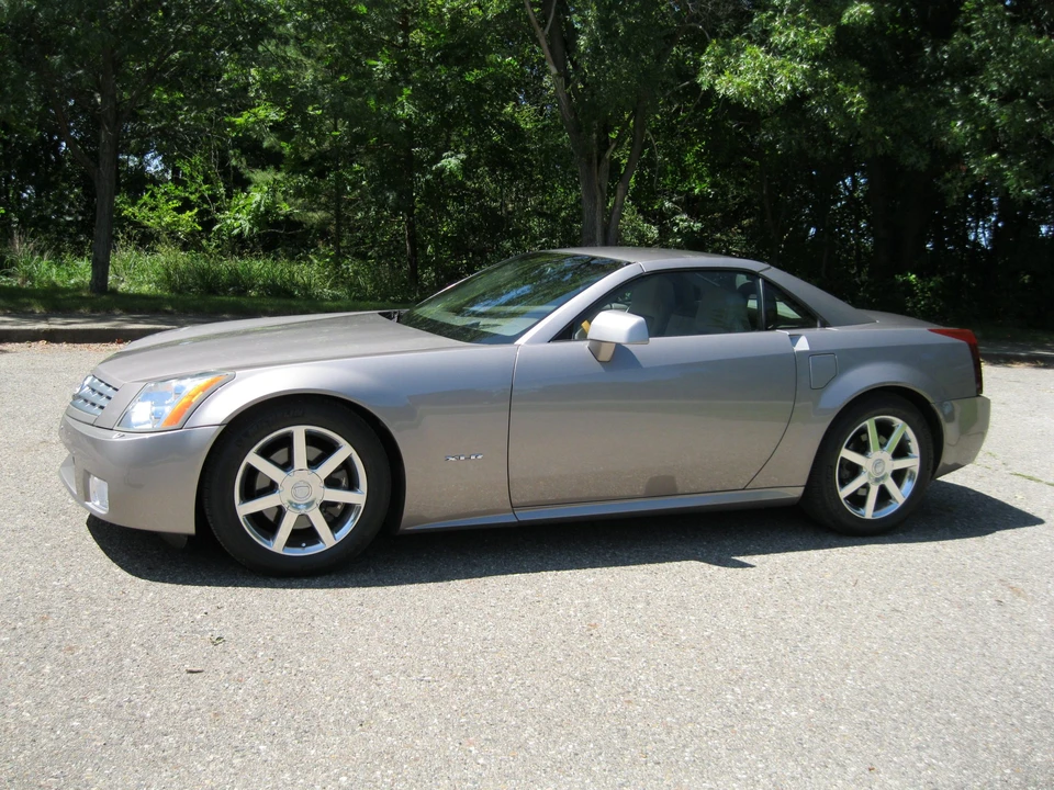 2004 Cadillac XLR - Image 22 of 31