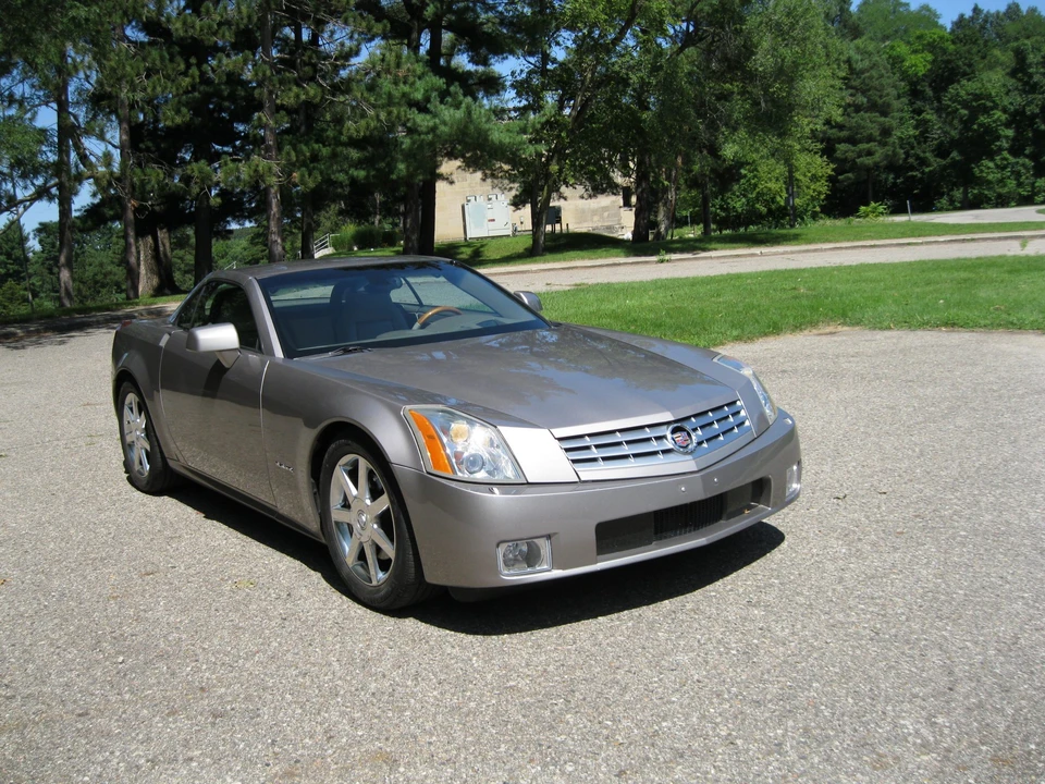 2004 Cadillac XLR - Image 11 of 31