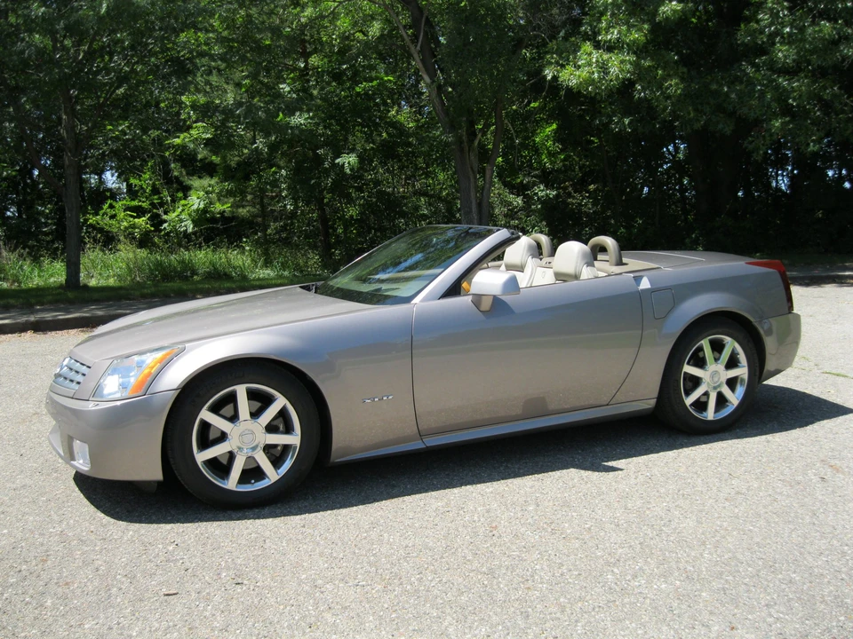 2004 Cadillac XLR - Image 2 of 31