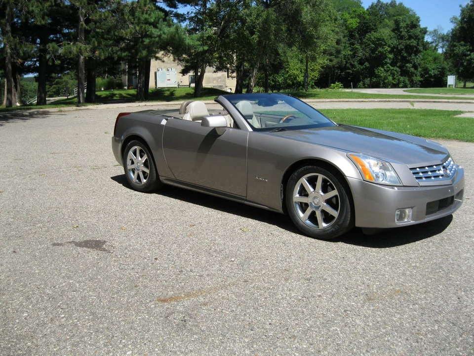 2004 Cadillac XLR - Image 4 of 31