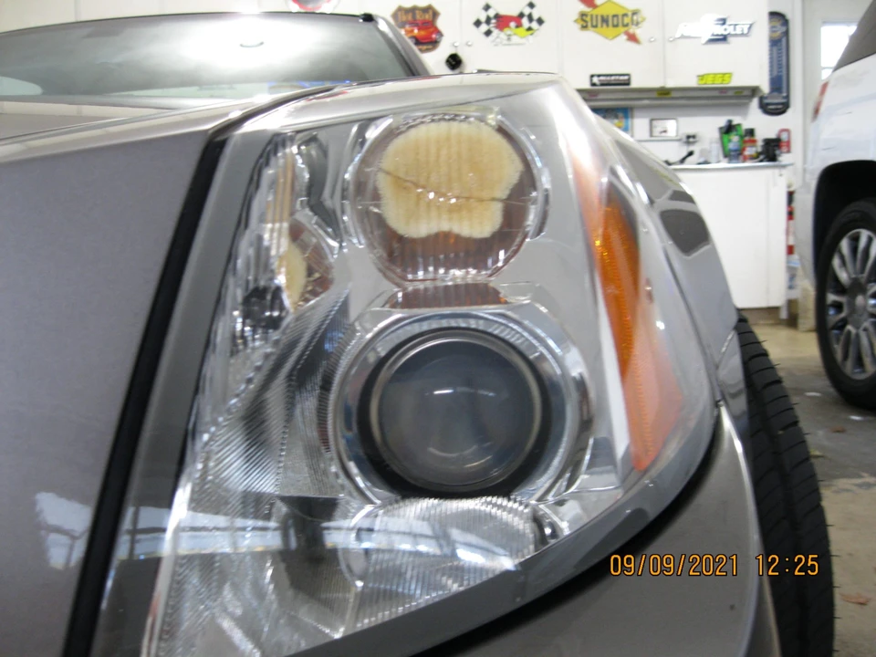 2004 Cadillac XLR - Image 29 of 31