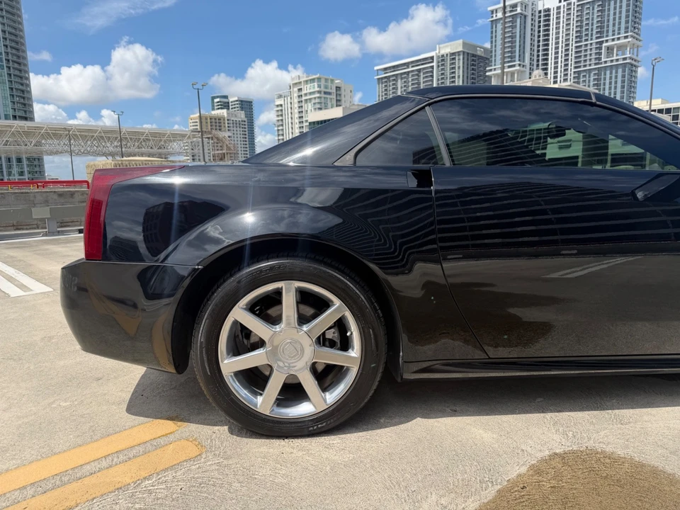 2004 Cadillac XLR - Image 10 of 31