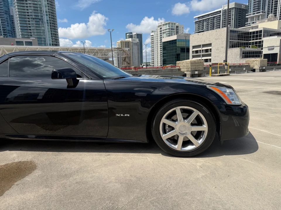 2004 Cadillac XLR - Image 9 of 31
