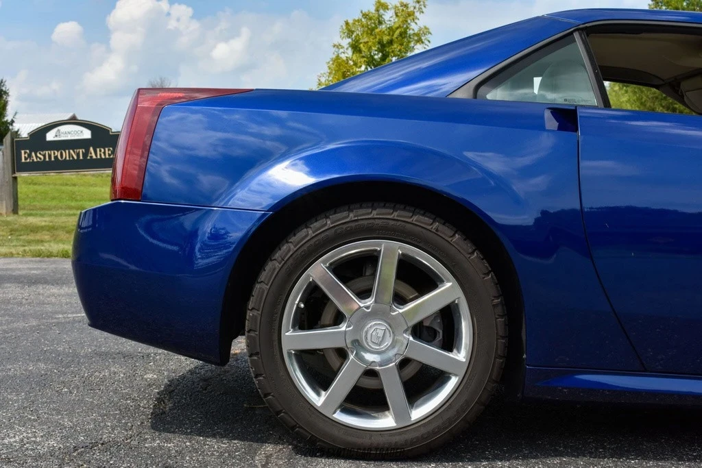 2004 Cadillac XLR - Image 10 of 12
