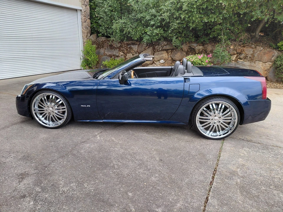 2004 Cadillac XLR - Image 13 of 31