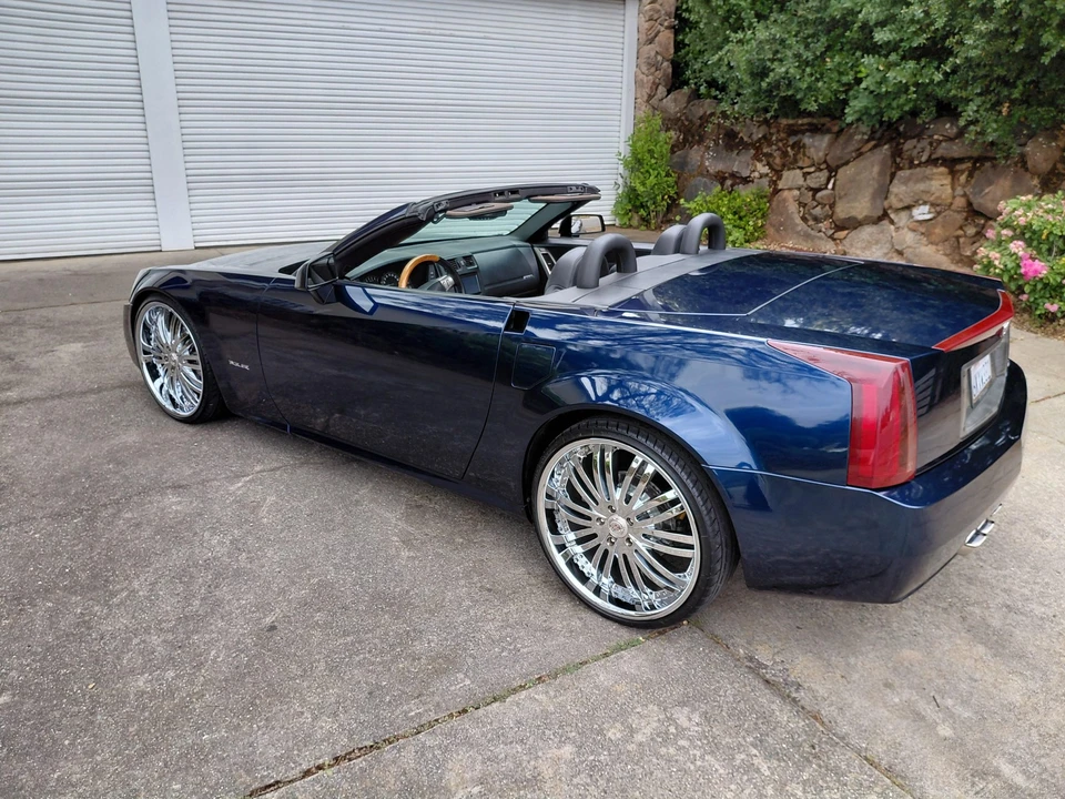 2004 Cadillac XLR - Image 12 of 31