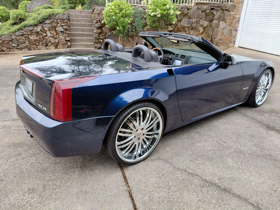 2004 Cadillac XLR - Image 11 of 31