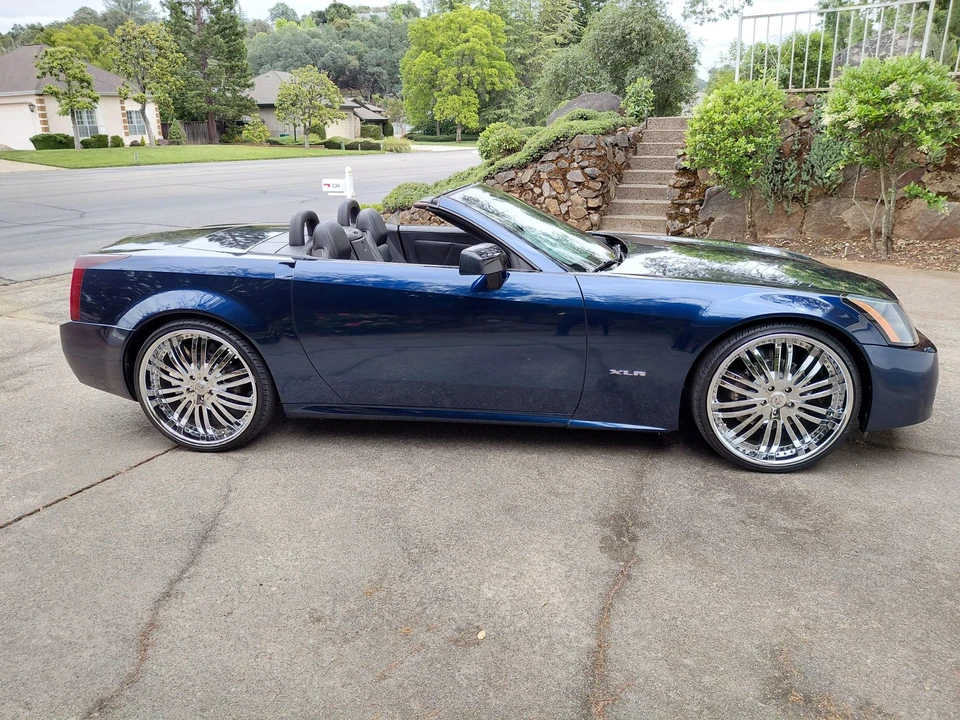 2004 Cadillac XLR - Image 10 of 31
