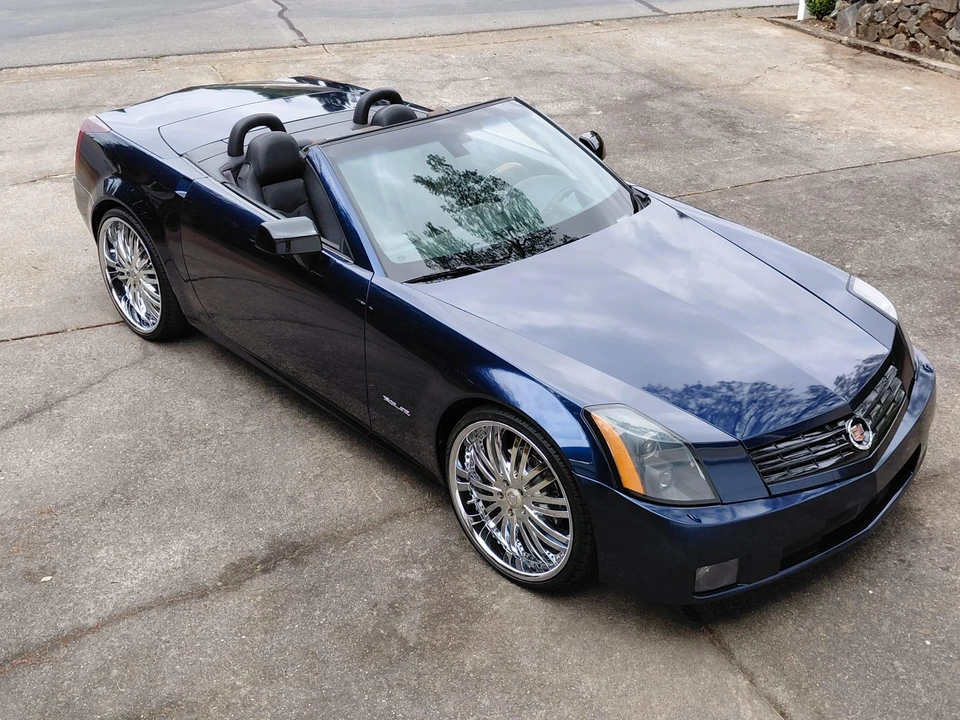 2004 Cadillac XLR - Image 9 of 31