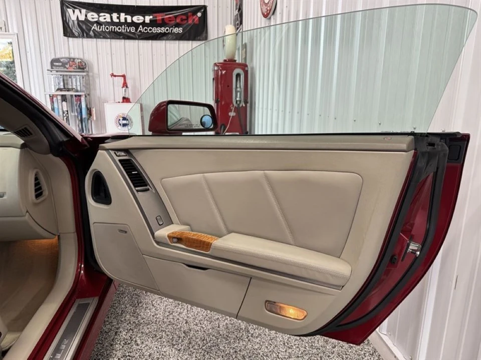 2004 Cadillac XLR - Image 12 of 21