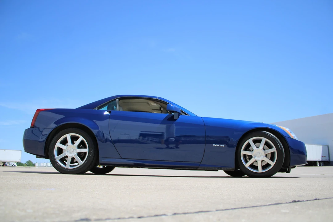 2004 Cadillac XLR - Image 21 of 31