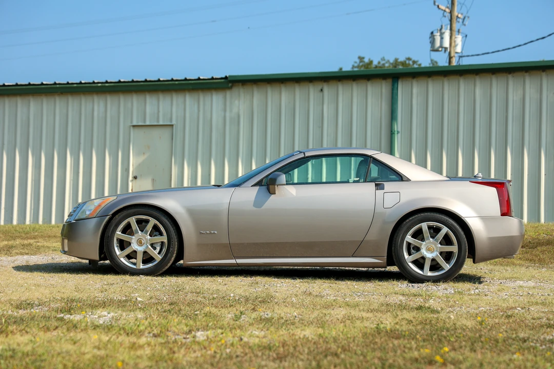 2004 Cadillac XLR - Image 7 of 31