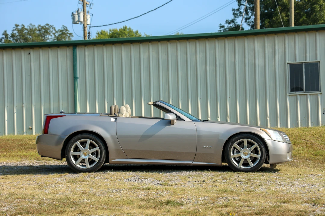 2004 Cadillac XLR - Image 11 of 31