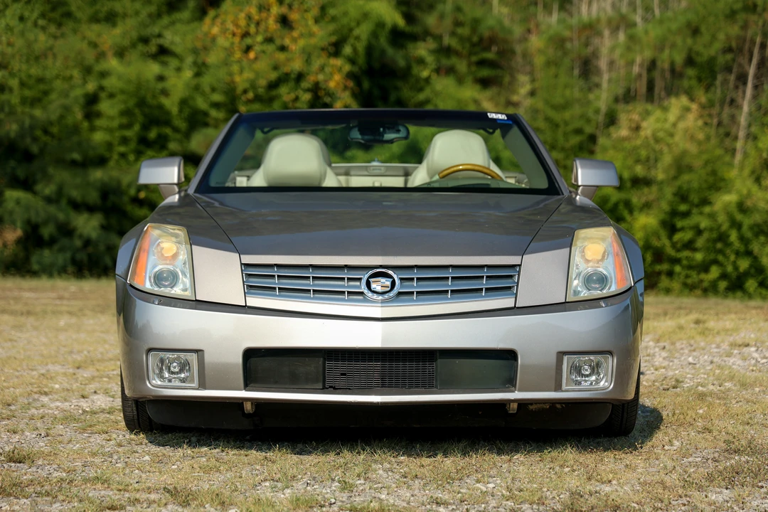 2004 Cadillac XLR - Image 10 of 31