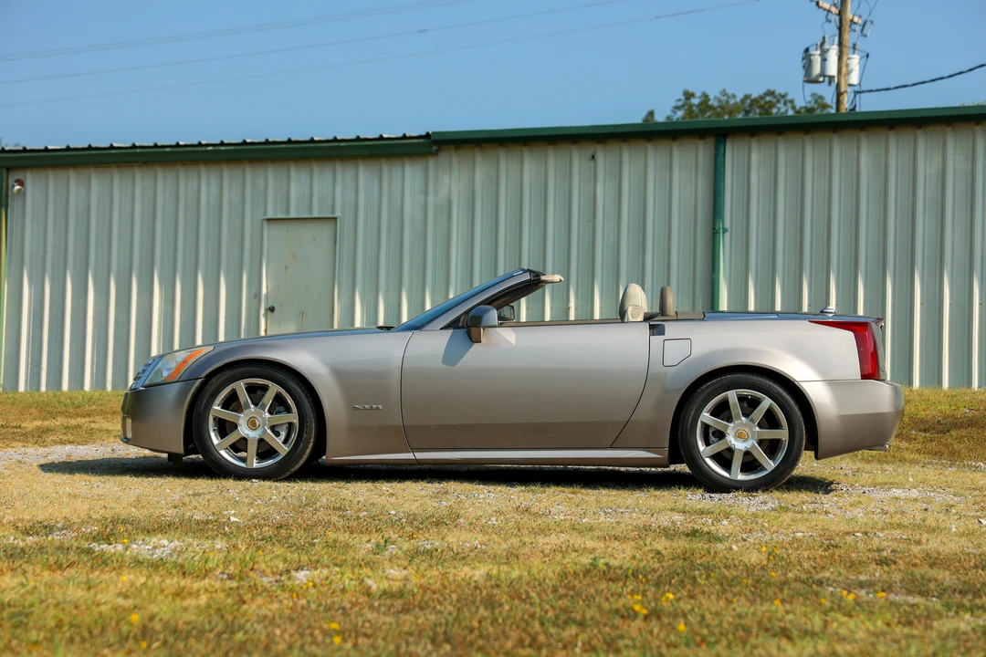 2004 Cadillac XLR - Image 6 of 31