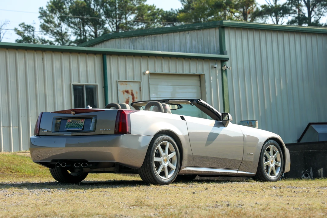 2004 Cadillac XLR - Image 9 of 31