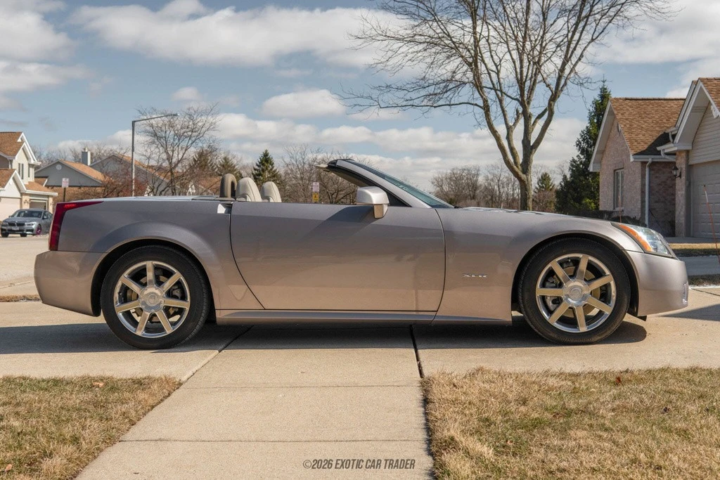 2004 Cadillac XLR - Image 9 of 12
