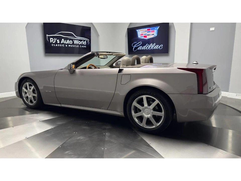 2004 Cadillac XLR - Image 22 of 31