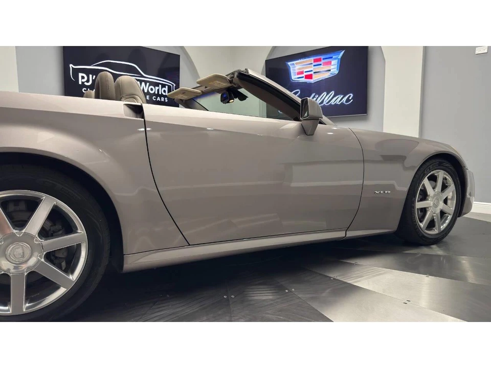 2004 Cadillac XLR - Image 29 of 31