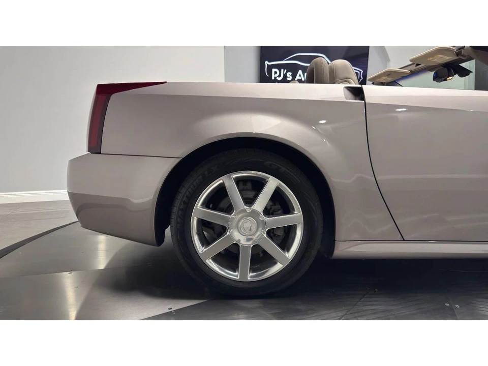 2004 Cadillac XLR - Image 27 of 31