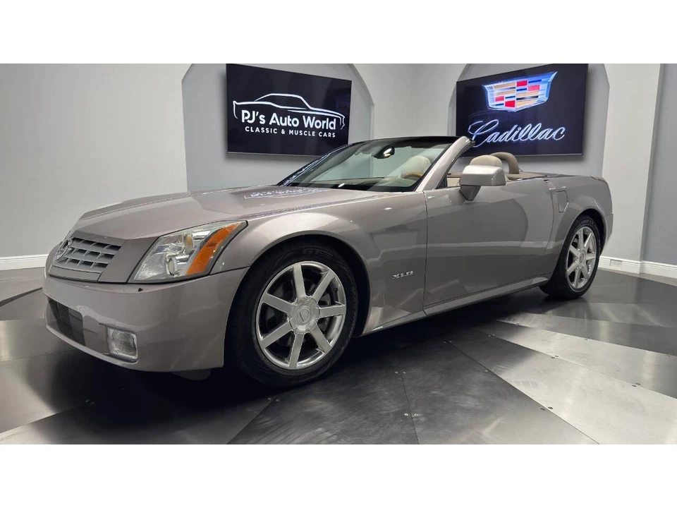 2004 Cadillac XLR - Image 15 of 31