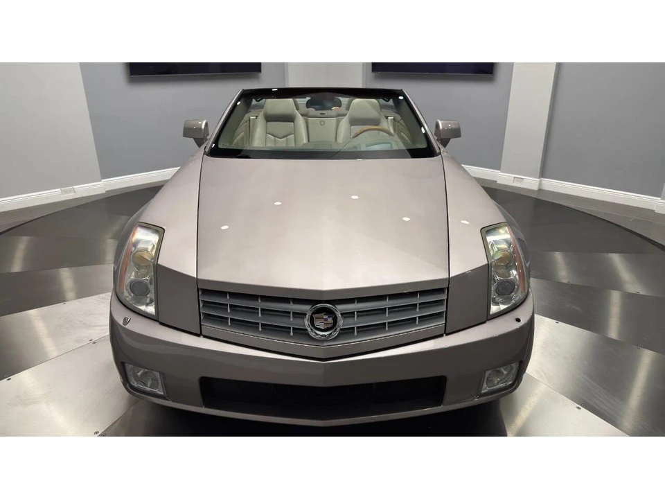 2004 Cadillac XLR - Image 10 of 31