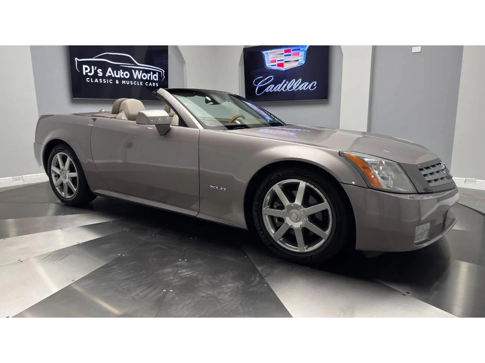 2004 Cadillac XLR - Image 11 of 31