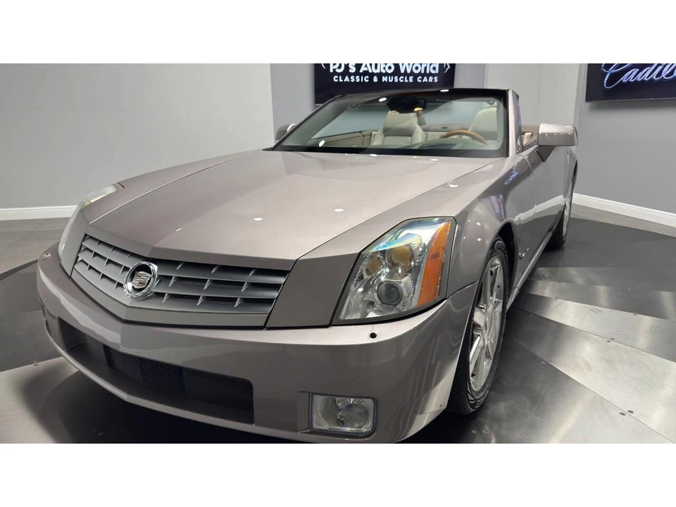 2004 Cadillac XLR - Image 17 of 31