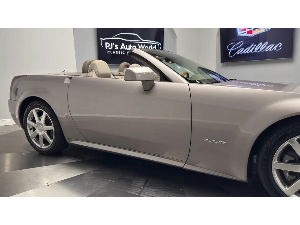 2004 Cadillac XLR - Image 14 of 31
