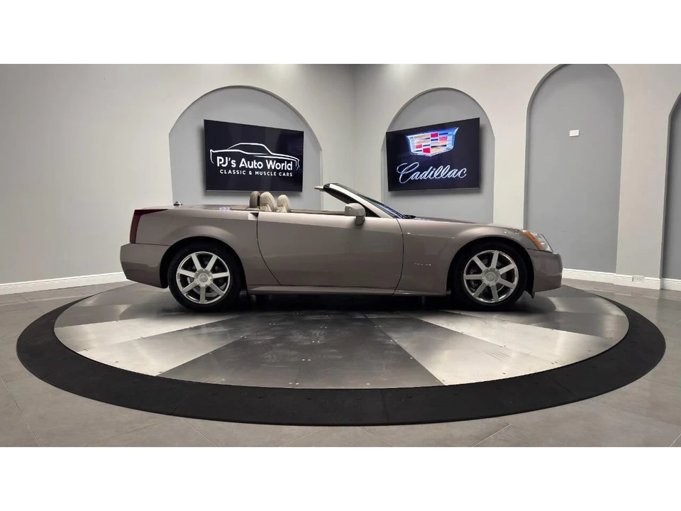 2004 Cadillac XLR - Image 4 of 31