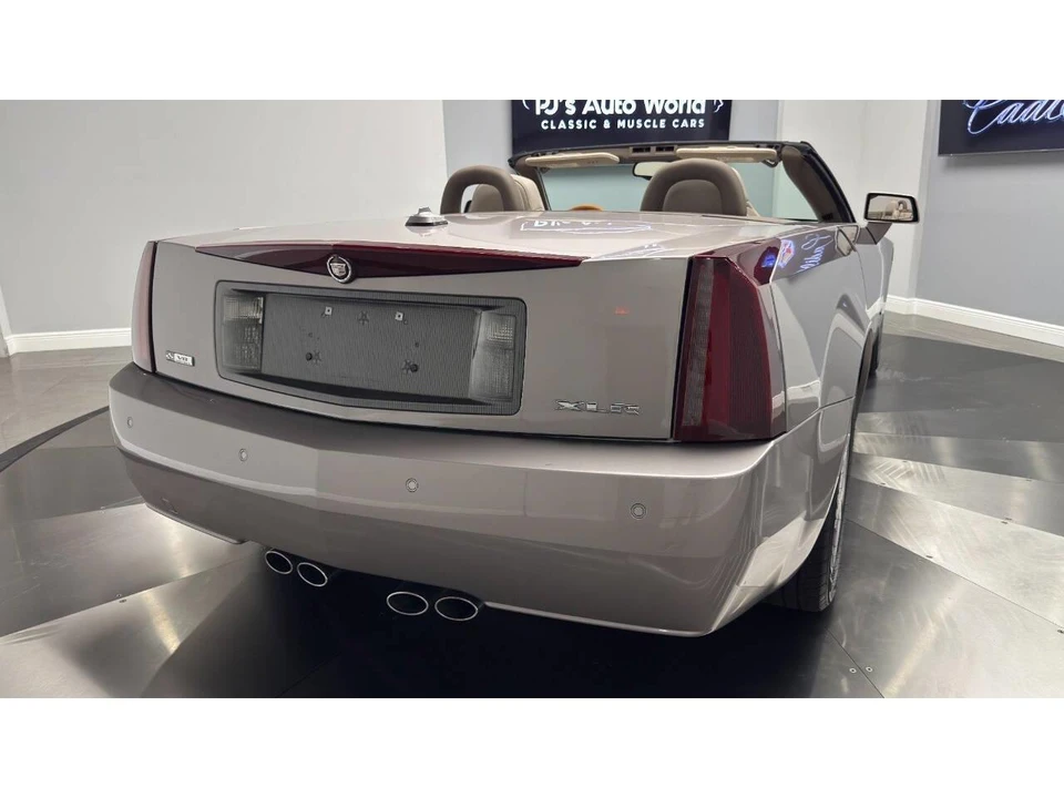 2004 Cadillac XLR - Image 28 of 31