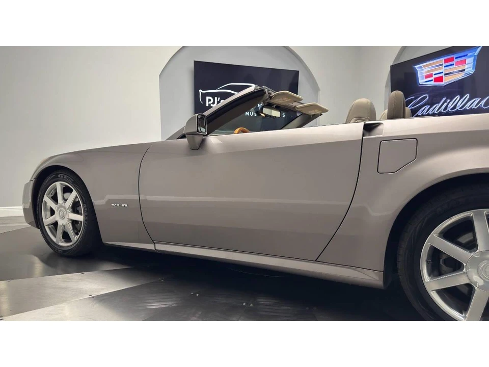 2004 Cadillac XLR - Image 25 of 31