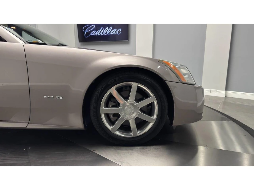 2004 Cadillac XLR - Image 12 of 31