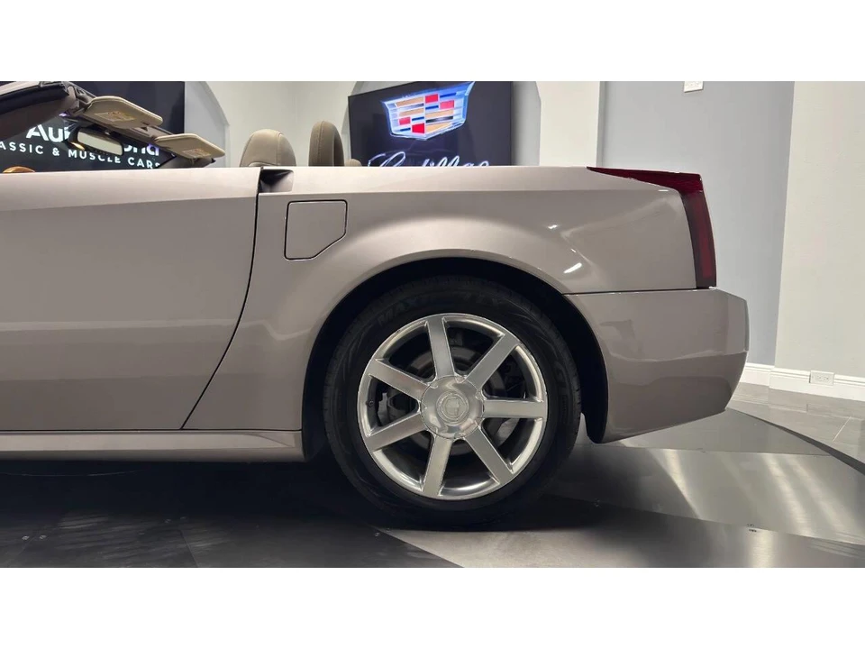 2004 Cadillac XLR - Image 23 of 31