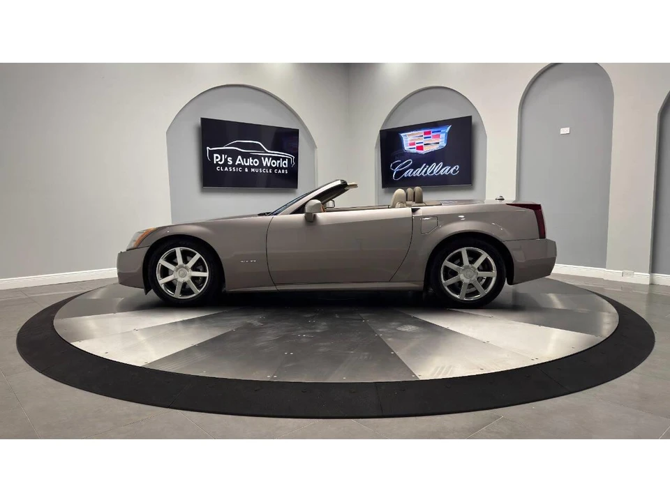 2004 Cadillac XLR - Image 2 of 31