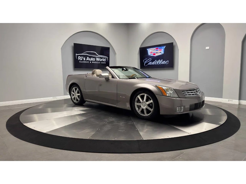 2004 Cadillac XLR - Image 5 of 31