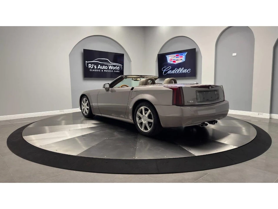 2004 Cadillac XLR - Image 3 of 31