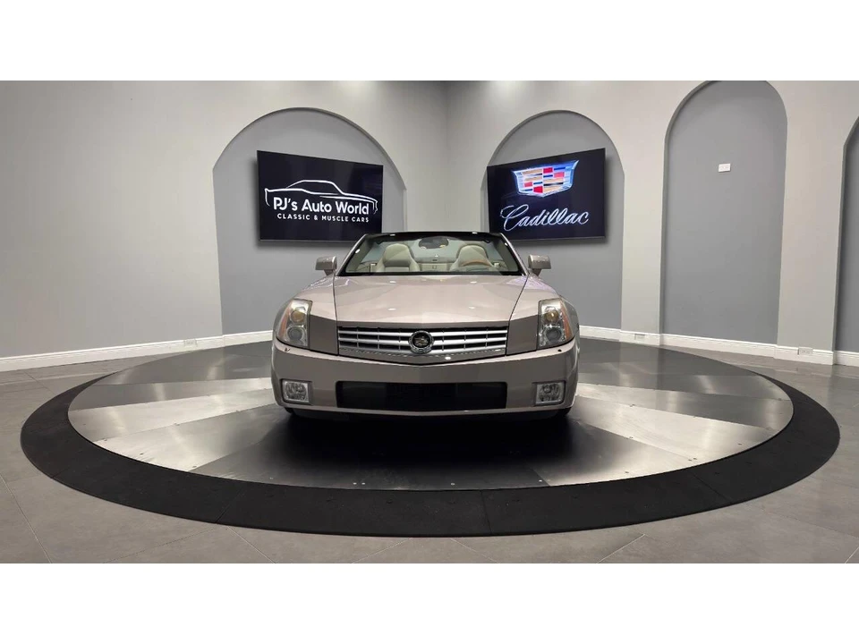 2004 Cadillac XLR - Image 7 of 31