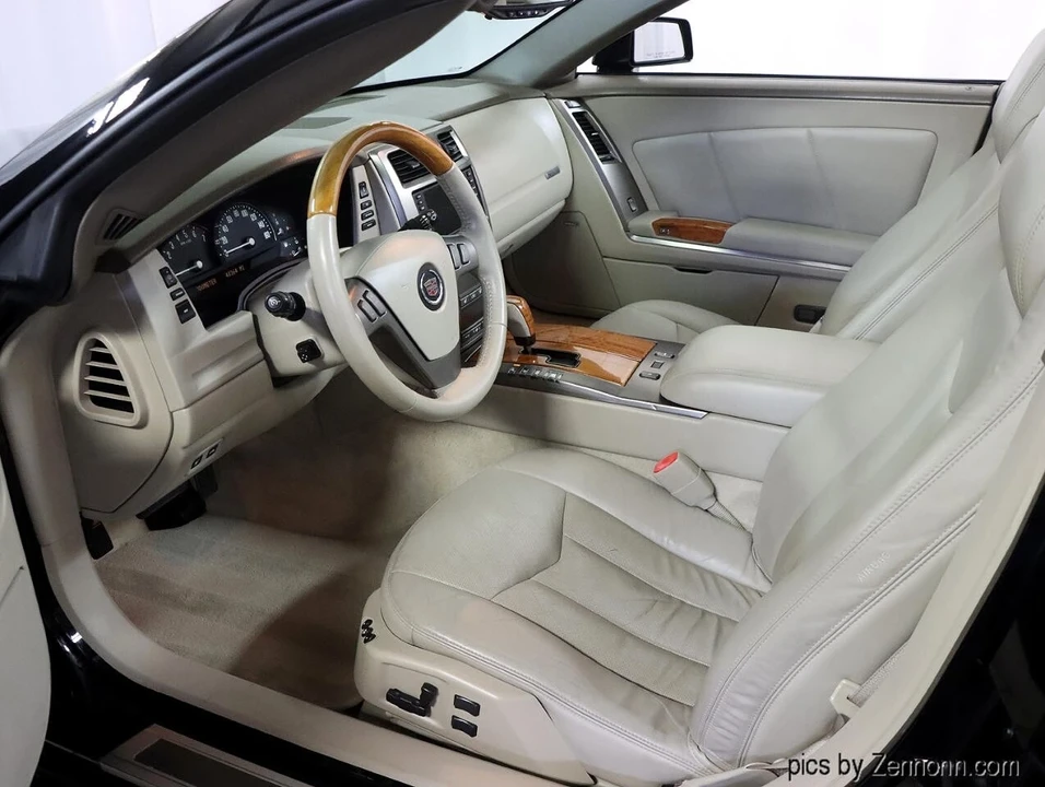 2004 Cadillac XLR - Image 13 of 21