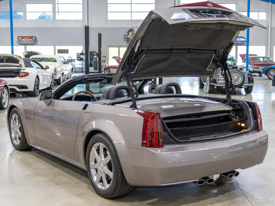 2004 Cadillac XLR - Image 21 of 24