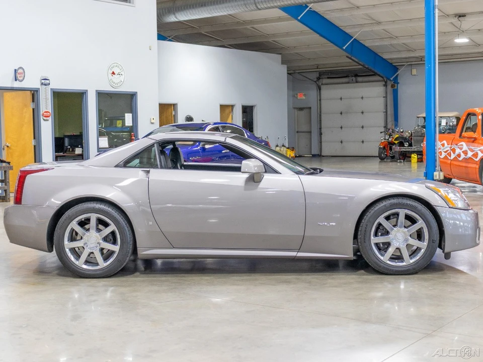 2004 Cadillac XLR - Image 15 of 24