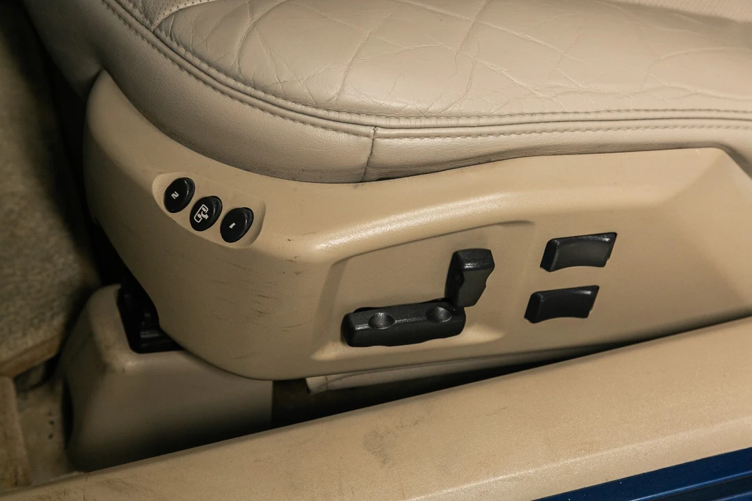 2004 Cadillac XLR - Image 19 of 21