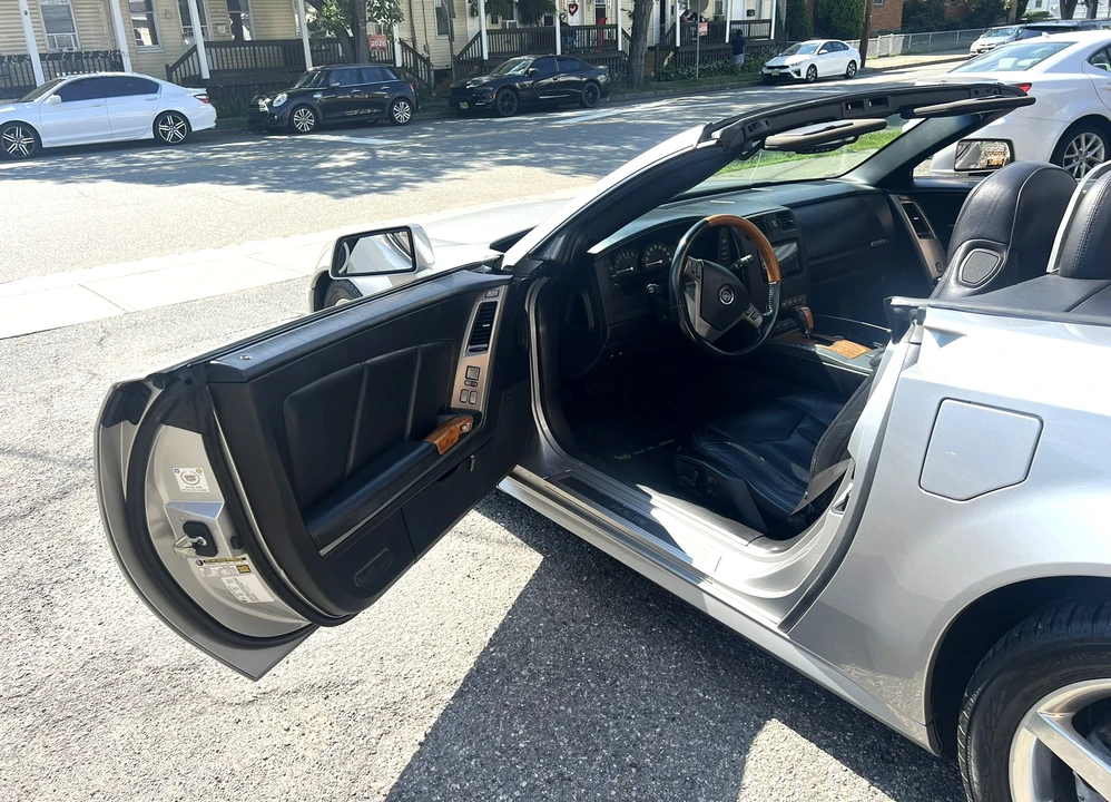 2004 Cadillac XLR - Image 21 of 31