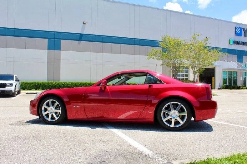 2004 Cadillac XLR - Image 9 of 12
