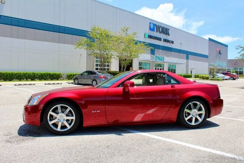2004 Cadillac XLR - Image 8 of 12