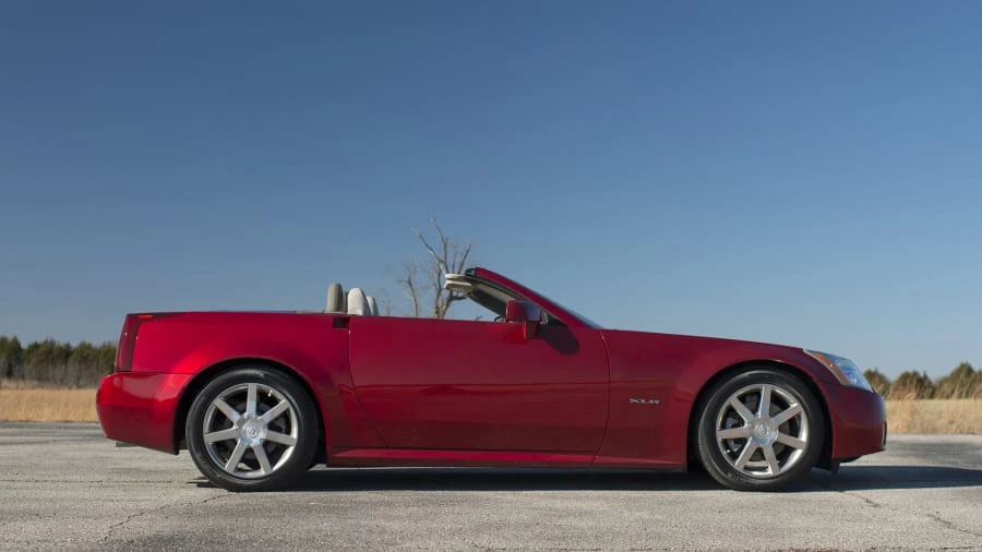 2004 Cadillac XLR - Image 11 of 12
