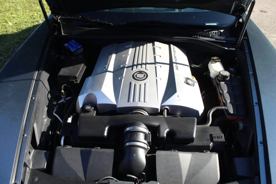 2004 Cadillac XLR - Image 10 of 24
