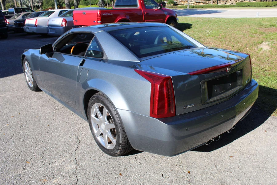 2004 Cadillac XLR - Image 19 of 24